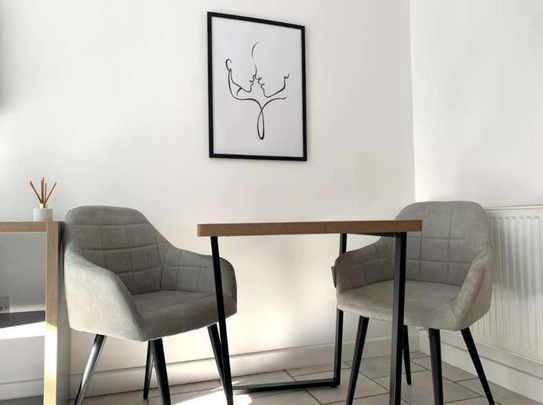 Bed Student Flat, LN1 - Photo 1