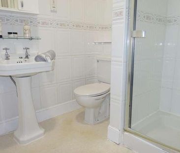 Caterham, Surrey, CR3 - Photo 6