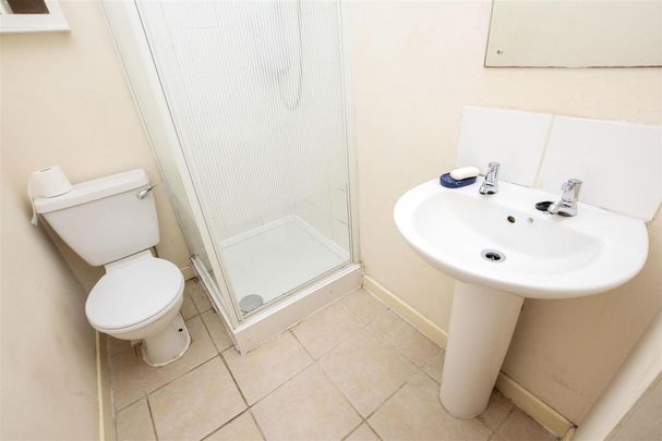 6 bedroom house to rent - Photo 1