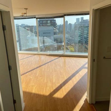 One-Bedroom Apartment in Downtown Vancouver with Stunning City view - Photo 3