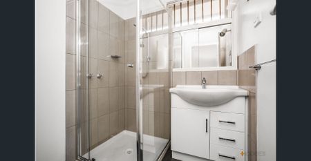 NEAT AS A PIN | HEATING AND COOLING | EASY ACCESS TO TRANSPORT - Photo 4