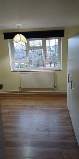 Room in a Shared Flat, West House Close, SW19 - Photo 1