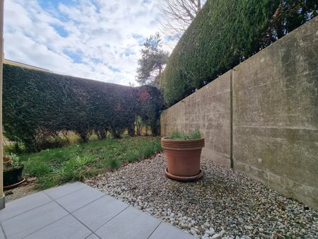 Bel appartement avec terrasse dans un cadre calme et verdoyant - Photo 4