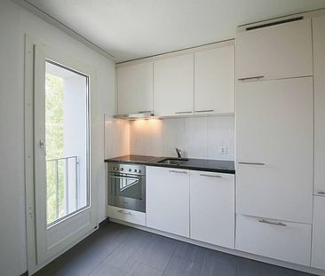 Schöne Wohnung mit grossem Balkon! - Foto 2