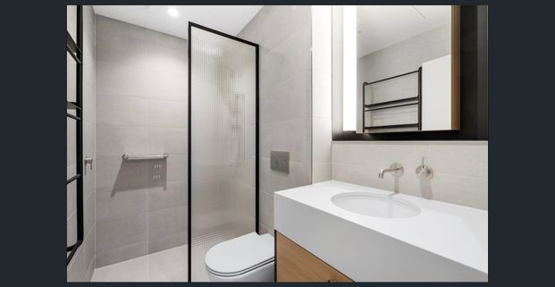 Premium One-Bedroom Apartment in Brand New Queensbridge Tower - Photo 1