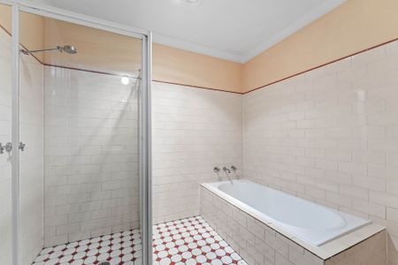 Low-maintenance living just moments from the CBD - Photo 5