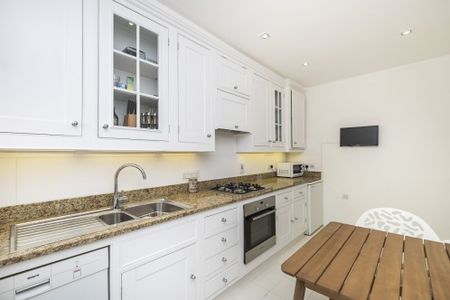 4 bedroom mews to rent - Photo 5