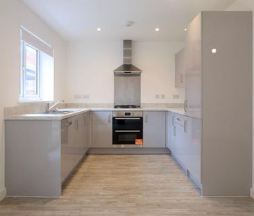 4 bedroom detached house to rent - Photo 2