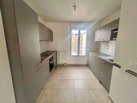 Location Appartement 4 pièces 82m² ST DENIS 93200 - Photo 3