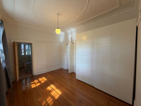 Charming Ground-Floor Apartment in the Heart of the Eastern Suburbs! - Photo 2