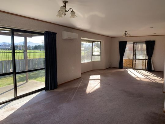 3 bedroom home in Redwoodtown - Photo 1