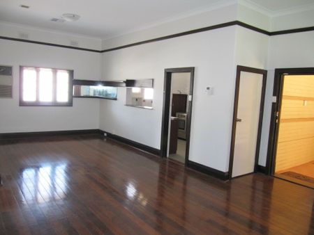 West Perth Perfection! - Photo 2