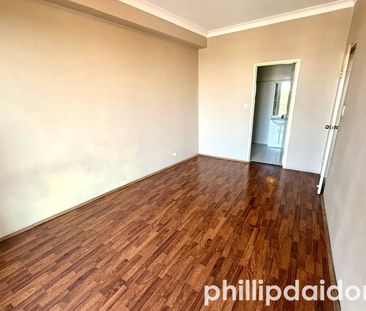 ULTRA CONVENIENT 2 BEDROOM UNIT - Photo 3