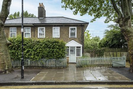 3 bedroom semi-detached house to rent - Photo 2
