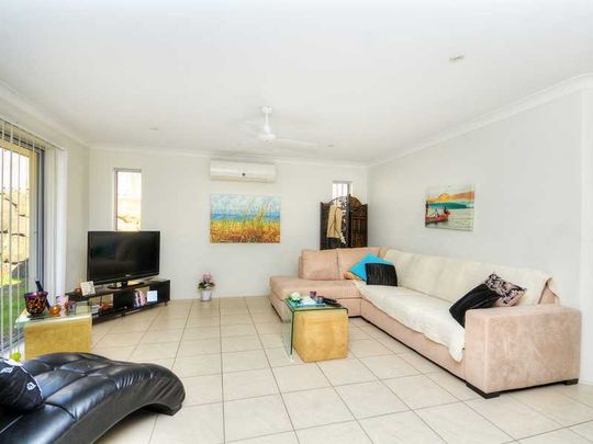 2/9 Monza Drive, Oxenford QLD 4210 - House For Rent | Domain - Photo 1
