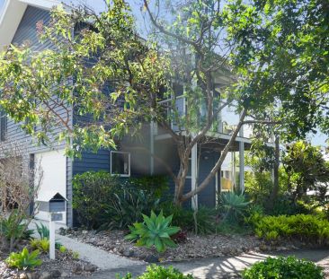 Beautiful Studio - 3 Minute Walk to Beach! - Photo 2