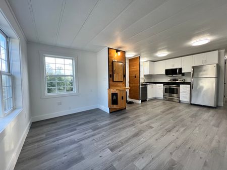 FULLY RENOVATED 1-BED + DEN UNIT WITH GARAGE | 129 LES COLLINS AVE, HEAD OF CHEZZETCOOK | $1,995 AVAILABLE NOW – PRIVATE LOT, YARD SPACE & CLOSE TO AMENITIES - Photo 2