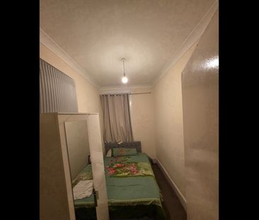 Room in a Shared Flat, Coventry Road, IG1 - Photo 1