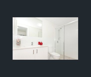 Spacious 2 Bedroom Unit in the Prime Location! - Photo 6