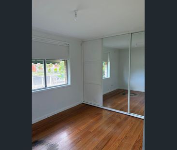 Handy Location - Photo 1