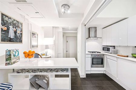 A charming one bedroom apartment with a private patio garden. - Photo 5