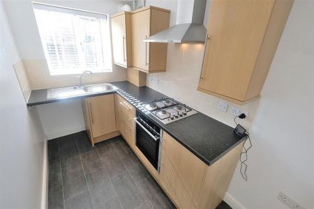 2 bedroom semi-detached house to rent - Photo 5