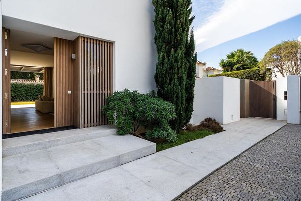 Luxury Villa for rent in The Golden Mile, Marbella, Andalusia - Photo 1