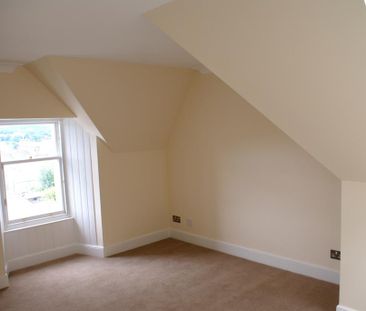 3 bedroom flat to rent - Photo 2