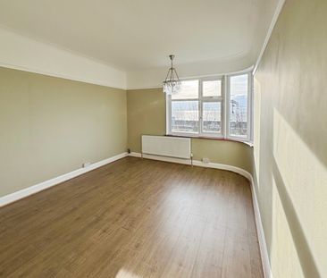 Undercliff Gardens, Leigh-On-Sea - Photo 1