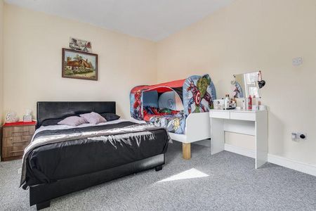 4 bedroom terraced house to rent - Photo 5