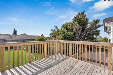 Modern 3BR Townhouse in Mangere Bridge - Photo 4