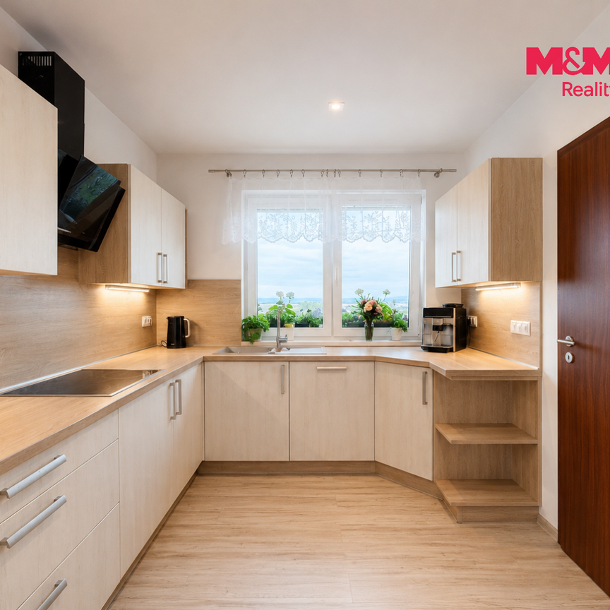Pronájem rodinného domu 120 m², Dobrovice Holé Vrchy - Fotografie 1