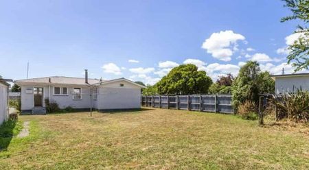 TURANGI - FOUR BEDROOMS - Photo 3