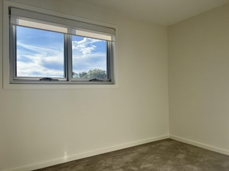 Executive Two Bedroom Kingston Apartment - Photo 2