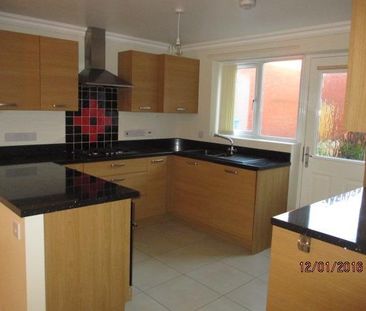 3 bedroom end of terrace house to rent - Photo 3