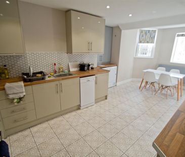 Cliff Road Gardens, Woodhouse, LS6 2EY, Leeds - Photo 1