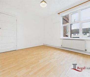 3 bedroom flat to rent - Photo 5