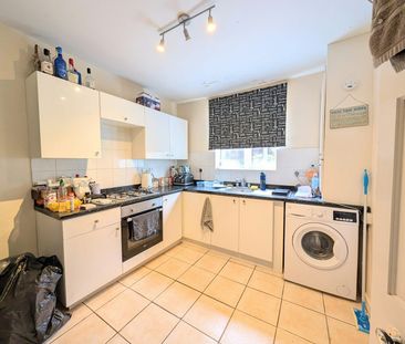 Terraced House to rent on - Photo 2