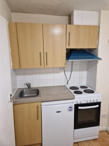 Studio to rent - Photo 3