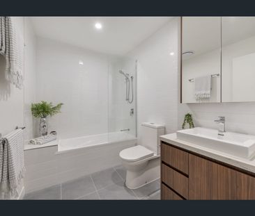 Oversized 2 bedroom apartment - Break lease - Photo 3