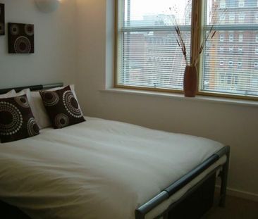 2 bedroom Flat To Let - Photo 2