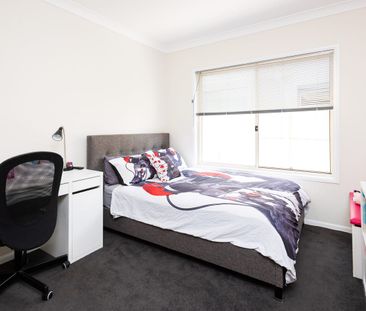 SPACIOUS MODERN SINGLE LEVEL LOW MAINTENANCE FAMILY HOME - Photo 5