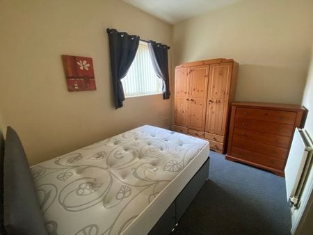 Clifton Drive South, Lytham St Annes - Photo 2