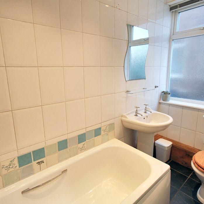 2 bed lower flat to rent in NE6 - Photo 1