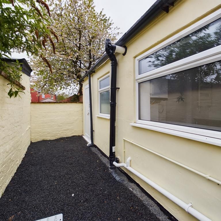 2 bedroom terraced house to rent - Photo 1
