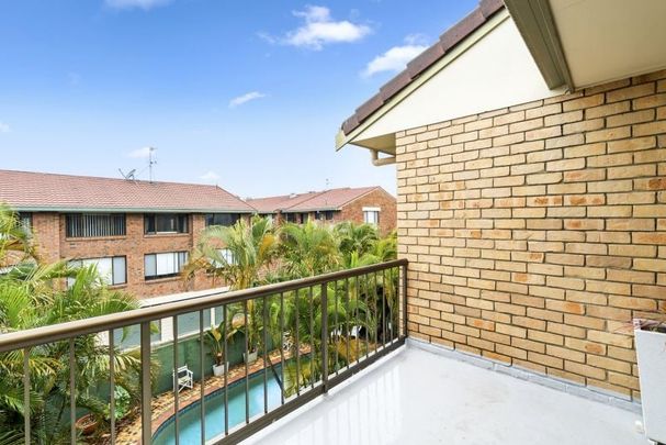 Immaculate Two Bedroom Unit Stones Throw Away From Broadwater - Photo 1