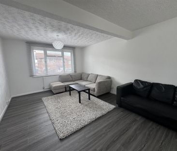 3 bedroom end of terrace house to rent - Photo 4