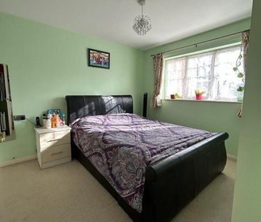 4 bedroom semi-detached house to rent - Photo 5
