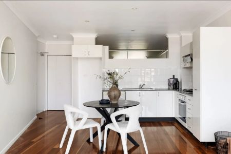 Elevated Inner-Sydney Apartment with Views & Parking - Photo 4