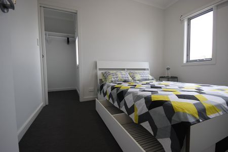 6-bedroom shared house / townhouse, Fifth Street - Photo 3